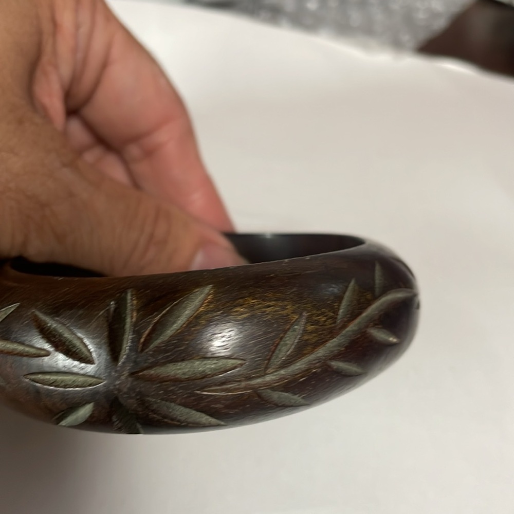 Carved Resin Bangle Bracelet Dark Chocolate Brown Chunky Costume Jewelry - Picture 3 of 5